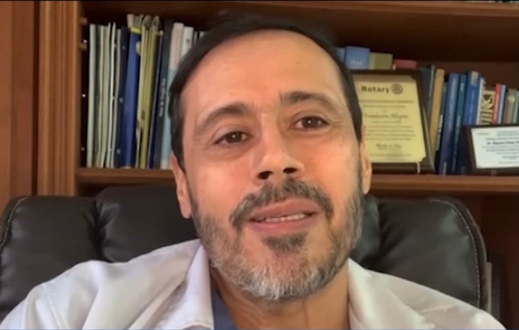 El doctor Alberto Prieto, un afamado 
<a href="https://www.univision.com/temas/cirugia">cirujano</a> maxilofacial, precisa que lo que le ocurrió a Emiliano fueron fisuras no muy comunes 
<b>“por fallas en los procesos embriológicos y casi siempre son de origen genético”. </b>
<br>