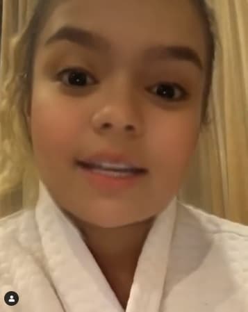 En ese mismo video, Karol G también se mostró como una pequeña, por lo que sus seguidores los nombraron: "los bebecitos".