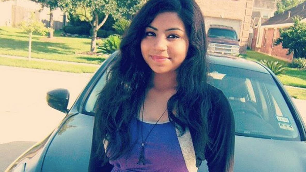 MARZO: 
<b><a href="http://www.univision.com/houston/kxln/noticias/muertes/bolsas-de-aire-takata-causan-la-muerte-de-una-jovencita-en-houston-video">Huma Hanif,</a></b> de 17 años, perdió la vida luego de un choque menor cuando la bolsa de aire marca Takata le explotó en la cara. La joven iba conduciendo rumbo a su trabajo cuando se presentó el incidente.