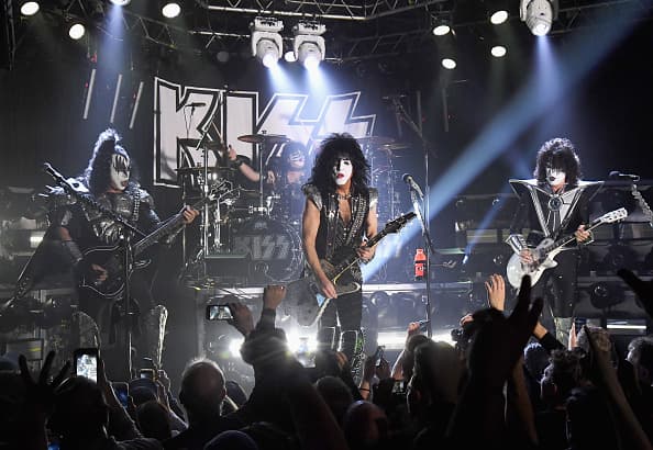 Pero Simmons fue más allá y 
<b>criticó a los credos religiosos</b>.