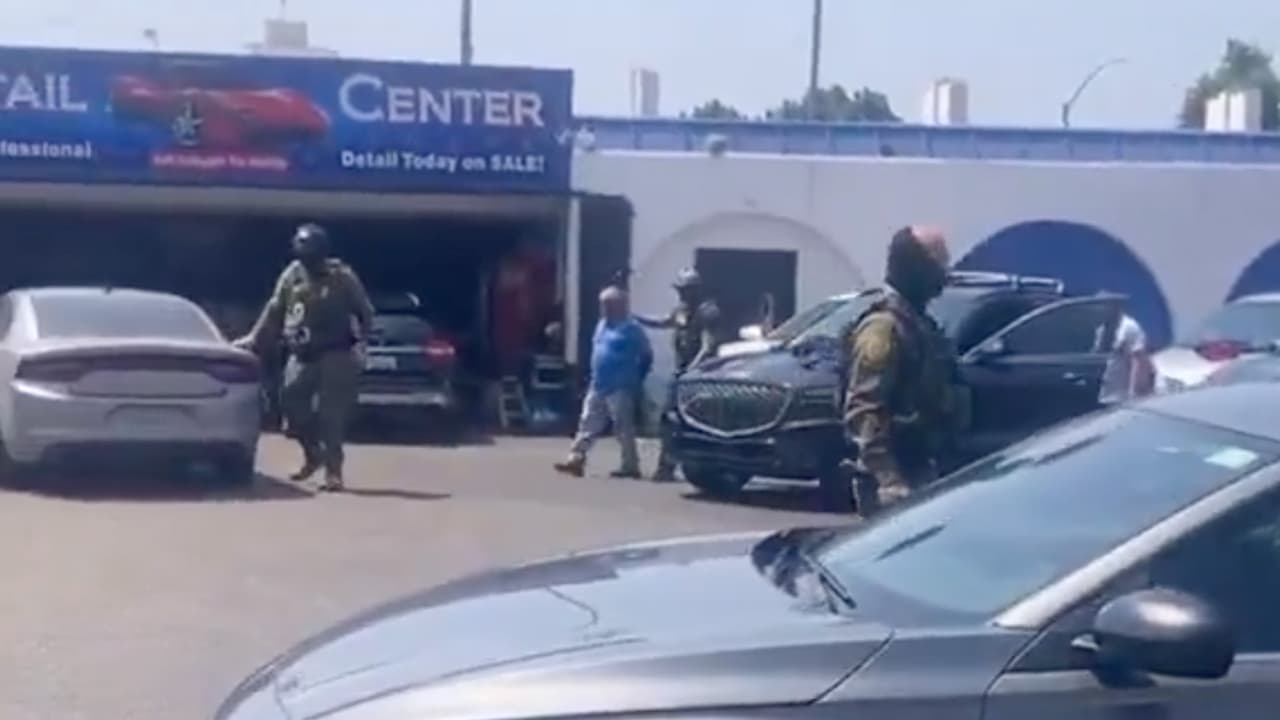 ICE detiene a 30 personas en LA, ocho eran trabajadores de un lavadero de autos