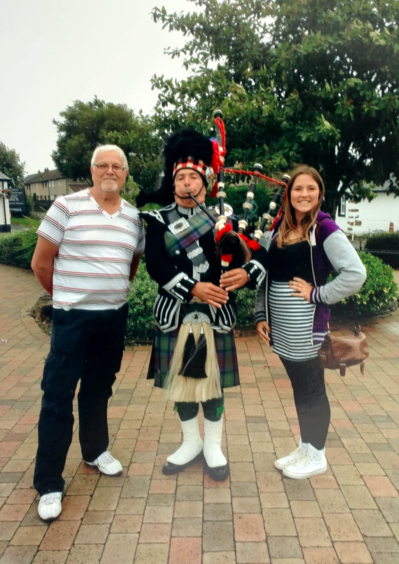 Hablaron durante hora y media e intercambiaron números.