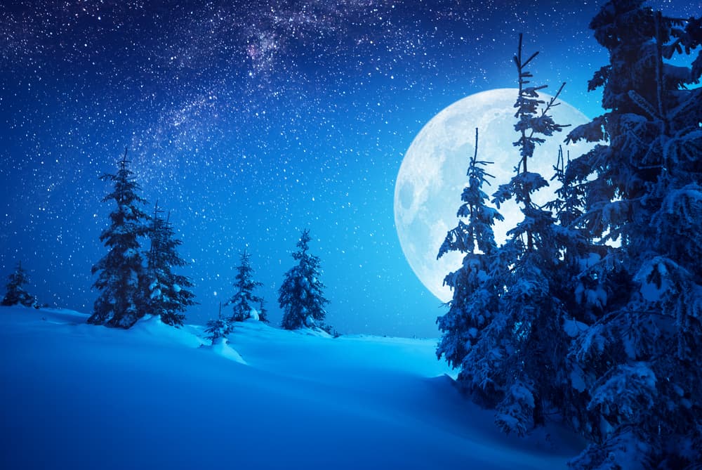 Si estás despierto a las 2:33 am (hora del este de Estados Unidos, 7:33 tiempo universal) este domingo 9 de febrero, podrás ver el momento culminante de la “luna de la nieve”, el plenilunio de febrero, la luna llena siguiente a la “luna del lobo” que tuvimos el pasado día 10 de enero con el primer eclipse del decenio. 
<br>
