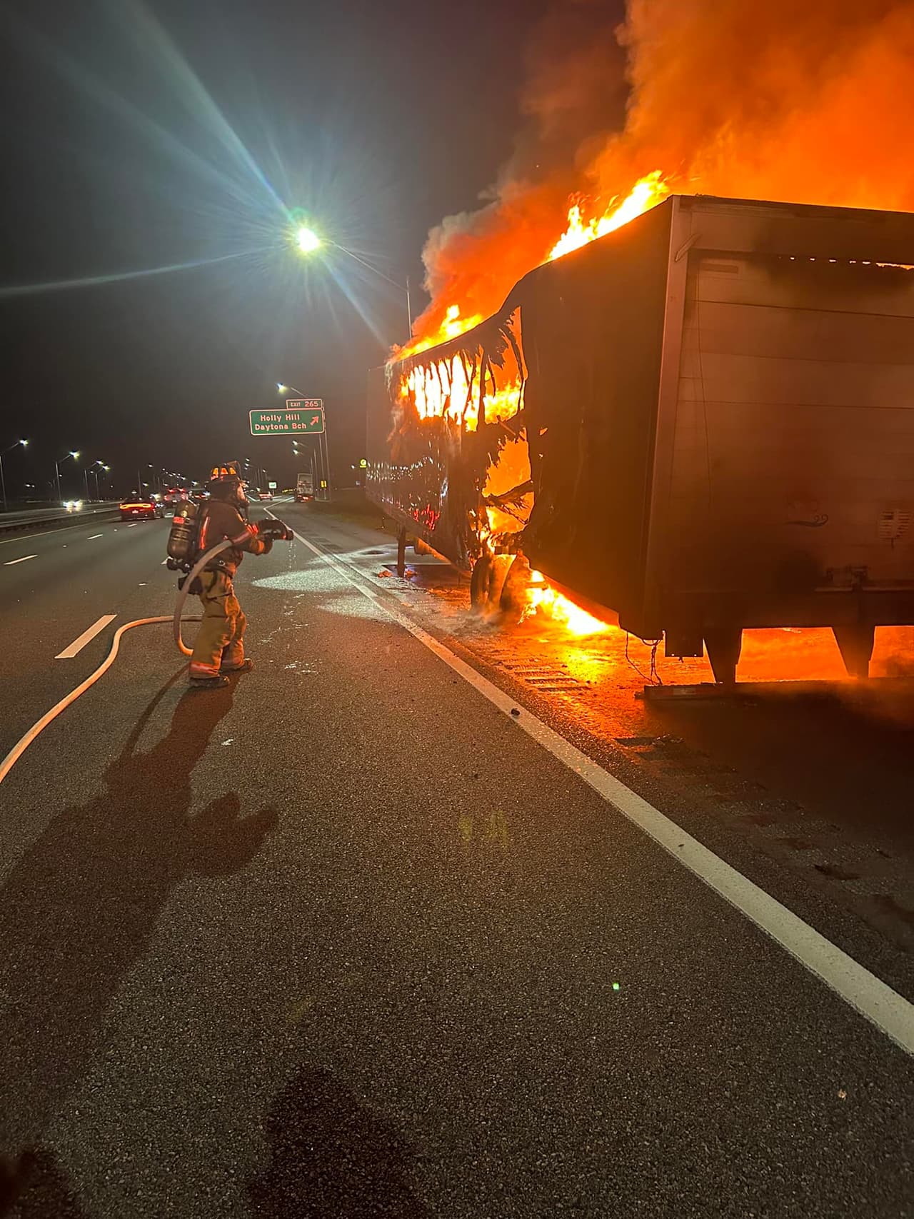 Los
<b>bomberos de <a href="https://www.univision.com/local/orlando-wven/capturan-presunto-responsable-muerte-de-madre-y-su-bebe-de-10-meses-daytona-beach">Daytona Beach</a></b> erradicaron un
<b>incendio</b> ubicado en la
<b>I-95.</b>