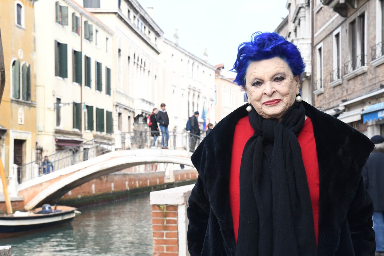 Algunos otros medios españoles han reportado que el fallecimiento de la actriz, de origen italiano, se suscitó a consecuencia del Covid-19, mejor conocido como 
<b><a href="https://www.univision.com/temas/coronavirus" target="_blank">coronavirus</a></b>. Esa versión no ha sido confirmada por la familia. 
<br>