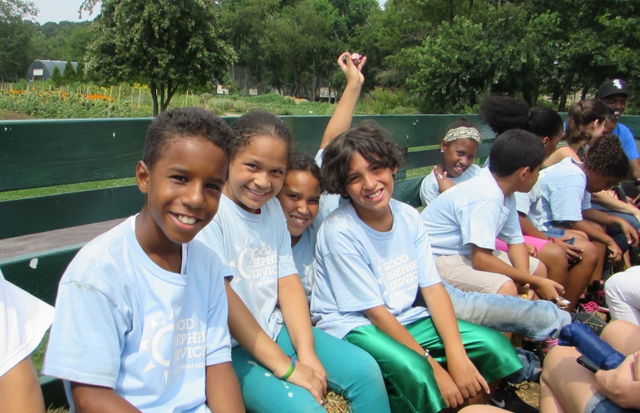 La organización Good Shepherds tiene distintos programas de verano gratuitos en Brooklyn y el Bronx dirigidos a niños de kínder a octavo grado.Aunque los programas varían dependiendo de la ubicación, todos incluyen actividades al aire libre y reforzamiento de actividades académicas.Para consultar la lista de ubicaciones en donde se estarán dando y aplicar, puede dar clic en el siguiente enlace.
