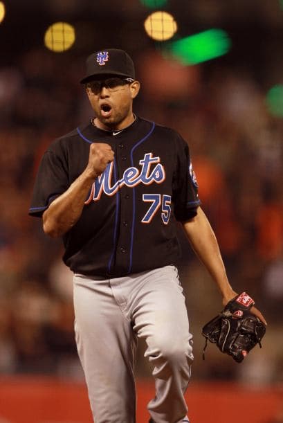 El poderoso brazo de lanzar de Francisco 'Kid' Rodríguez parece descontrolarse en ocasiones. En 2010 fue detenido por golpear a su suegro y en octubre del 2012 volvió tras las rejas por golpear a su esposa, aunque posteriormente ella retiró los cargos.