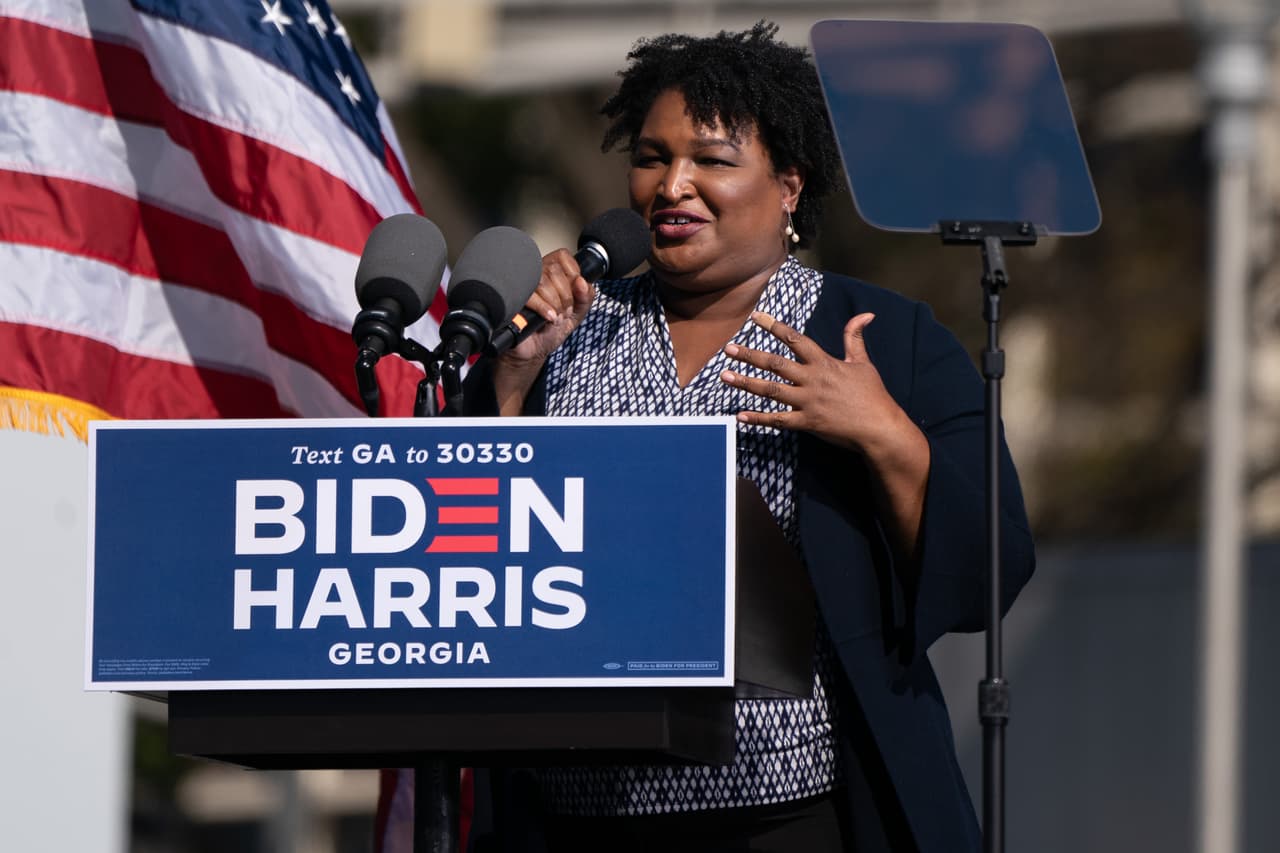 Stacey Abrams asegura que Joe Biden ganará Georgia tras recuento de votos