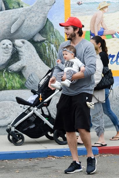 El actor y Mila salieron a comer con los papás de la actriz.