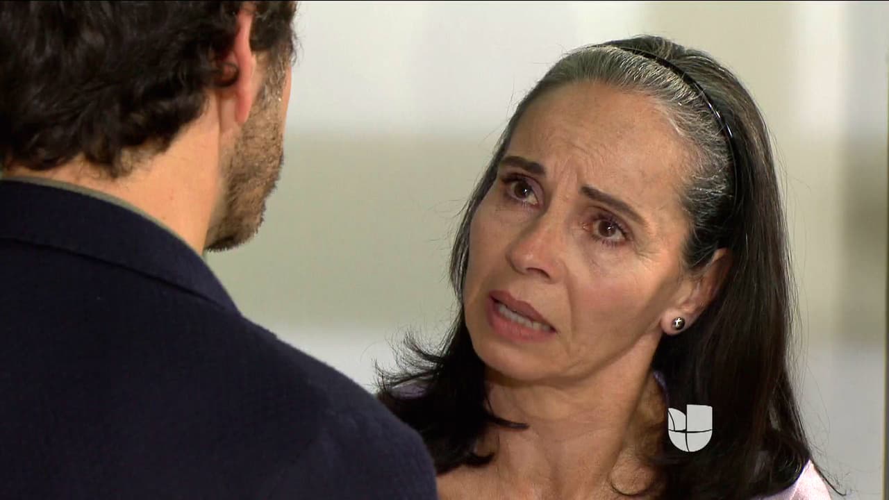 Doña Esperanza está muy decepcionada y te quiere lejos de María Dolores.