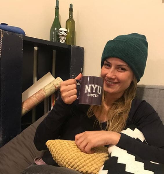 Pero Altair Jarabo no se queda atrás, sus refinadas facciones la hacen lucir muy bella.