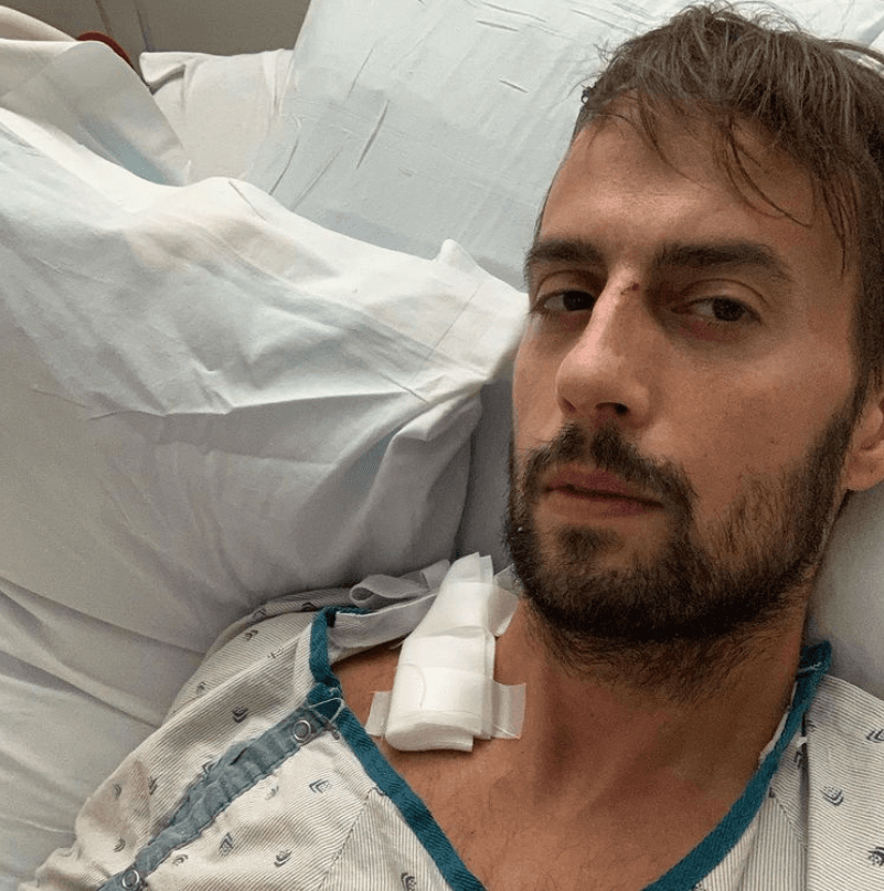 <b><a href="https://www.univision.com/famosos/ryan-fischer-vio-perra-lady-gaga-como-un-angel-a-su-lado">Ryan Fischer, el cuidador de los perros de Lady Gaga,</a></b> informó este 29 de marzo que fue dado de alta después de haber ingresado al hospital la noche del miércoles 24 de febrero pasado, cuando le dispararon en el pecho mientras paseaba a los perros de la cantante por el barrio de Hollywood en Los Ángeles, California.