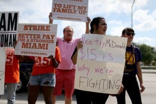 McDonald's aumenta los salarios en EEUU, pero la disputa continúa