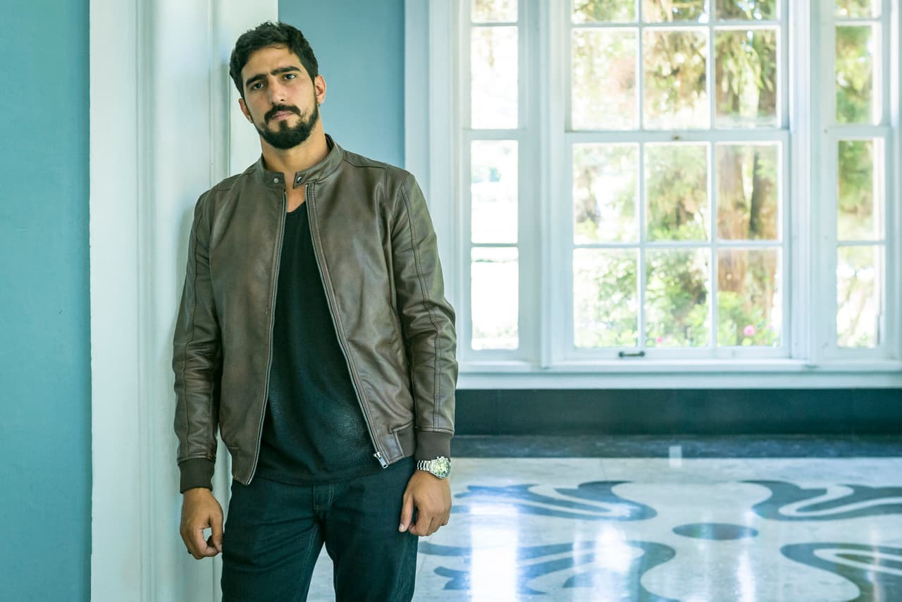 Así, Abdallah envía al hombre de su confianza y prometido de su hija, Jammil Zarif, para buscar a Laila, traerla de vuelta hasta él y hacer valer su pacto de matrimonio.