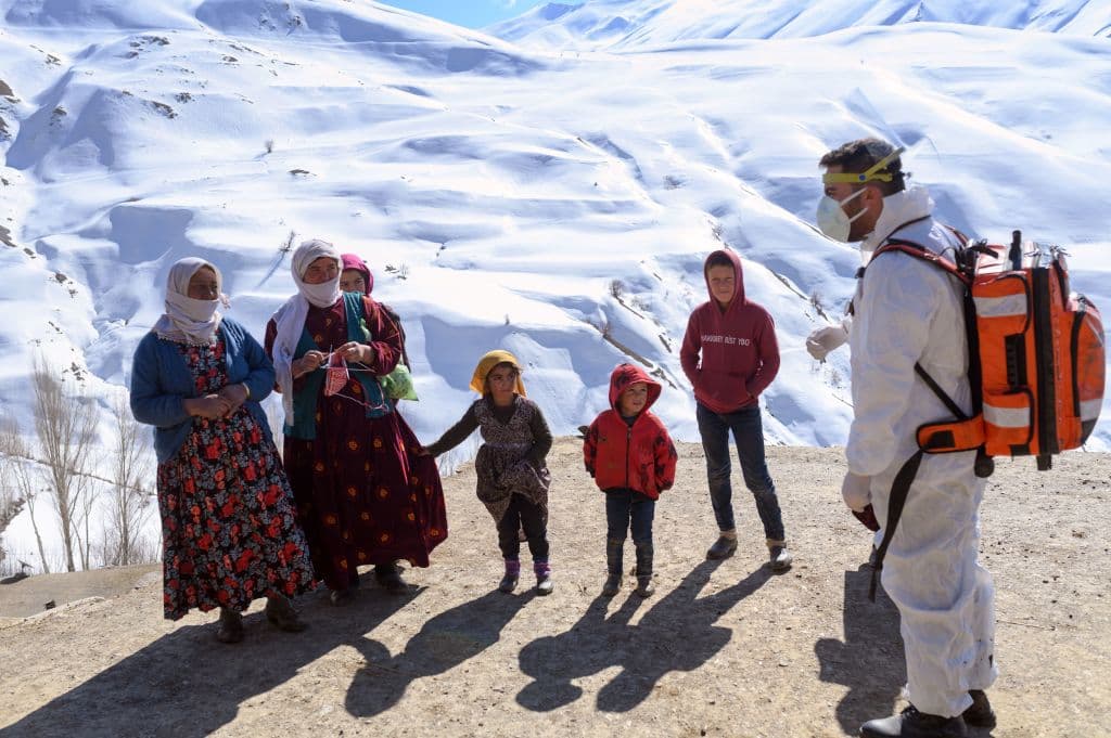 Por este motivo se creó COVAX, una iniciativa global que trabaja con gobiernos y fabricantes para garantizar que las vacunas contra el covid-19 estén disponibles en todo el mundo.