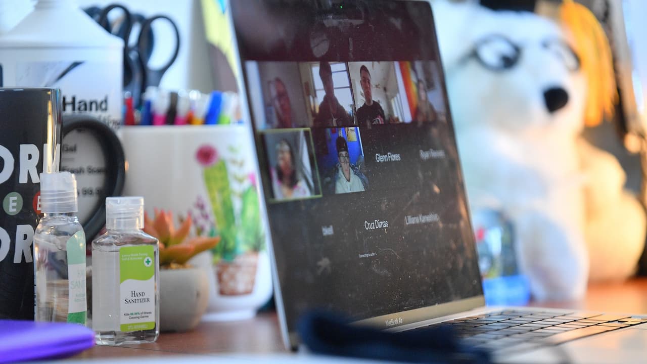 ¿Está tu hijo atrasado en la escuela por culpa del covid19 y las clases virtuales? DISD quiere ayudarlo adoptando dos calendarios escolares adicionales el próximo año de escuela