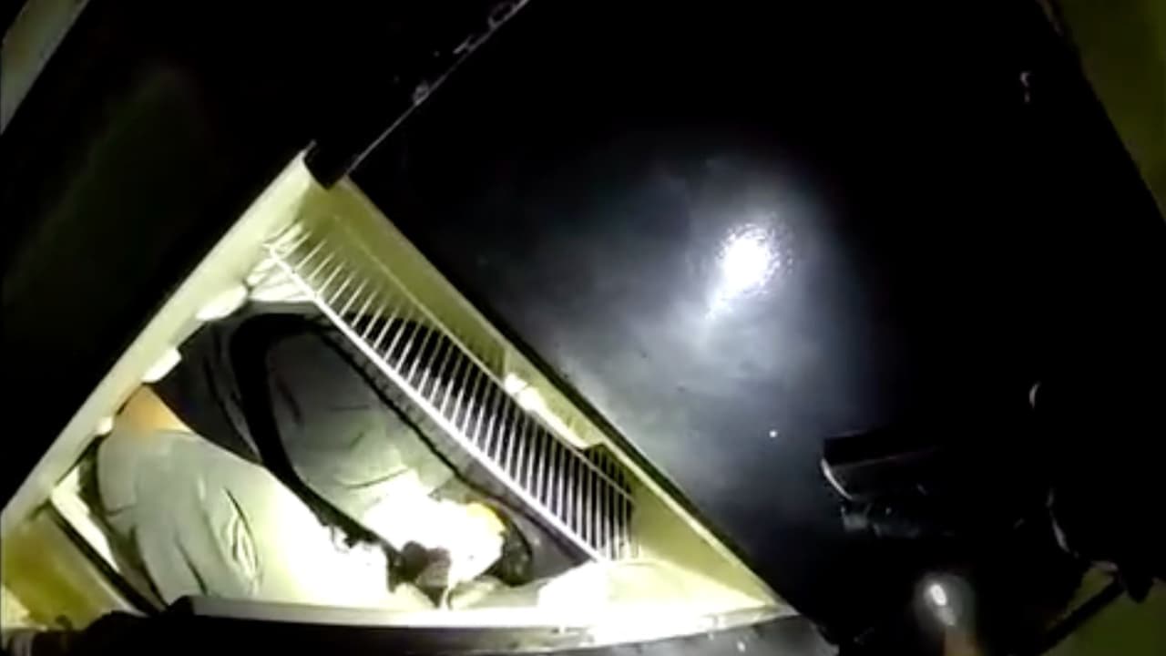 Hombre se esconde en refrigerador de un apartamento porque “hace frío afuera”y ahora enfrenta cargos