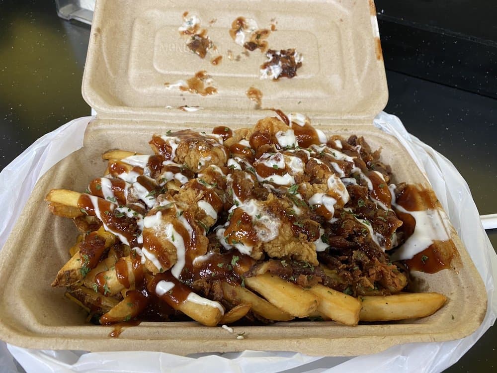 <b>Nombre</b>: Mr Fries Man
<br>
<b>Dirección</b>: 30 Decatur St SE. Atlanta, GA. 30303
<br>
<b>Sitio web</b>: 
<a href="https://www.mrfriesman.com/location/atlanta/">https://www.mrfriesman.com/location/atlanta/</a> 
<br>
<b><a href="https://www.yelp.com/map/mr-fries-man-atlanta">Cómo llegar</a></b>
<br>
<br>Restaurante especializado en ofrecer diversas preparaciones de papas fritas.