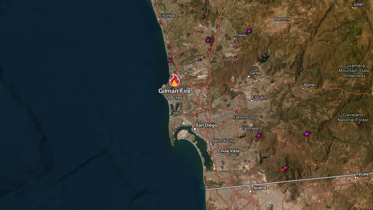 <b>Gilman Fire</b>
<br>Inició alrededor de las 2:42 p.m. del jueves 23 de enero en Gilman Drive y Via Alicante, al sur de La Jolla. El fuego
<b>consumió dos acres</b> y ya logró ser contenido por el Departamento de Bomberos de San Diego, por lo que fueron levantadas las órdenes de evacuación. No se reportan daños o heridos.