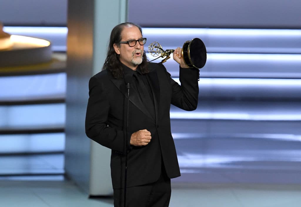 Glenn Weiss fue inmortalizado en las redes, no por ser el ganador del premio Emmy como mejor director de un especial de variedades, sino por lo que hizo a la hora de dar su discurso de aceptación. 
<br>