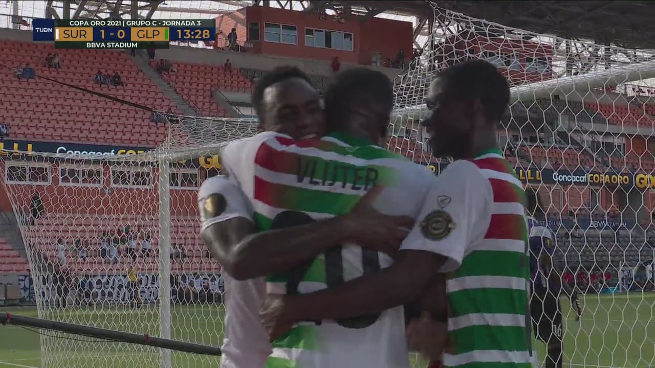 ¡Sorprende Surinam! Haps revienta el poste y Vlijter anota el 1-0