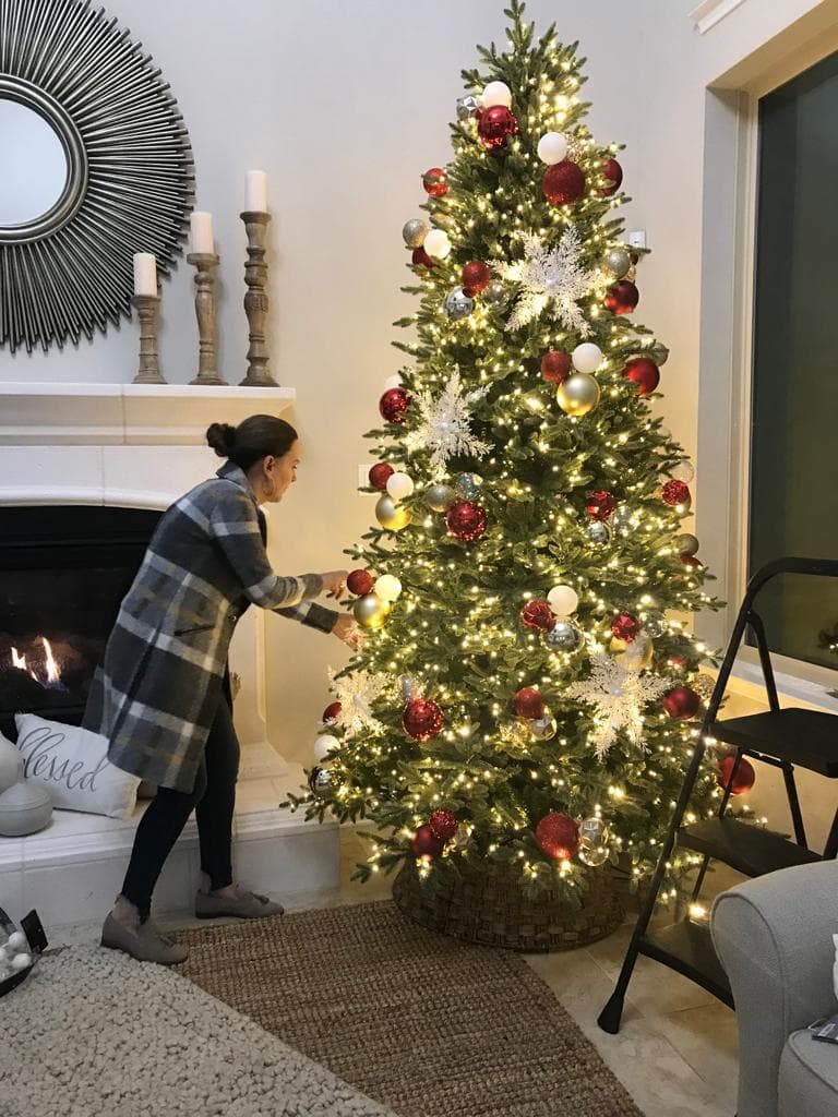 El 
<b>98% de los clientes</b> de Carmen Vidales 
<b>son hispanos y latinos</b>, ella cree que la comunidad latina se apoya una a otra con los 
<a href="https://www.univision.com/local/dallas-kuvn/emprendedoras-mexicanas-en-dallas-se-organizan-en-facebook-y-preparan-un-bazar-navideno">emprendimientos </a>y nuevos negocios.