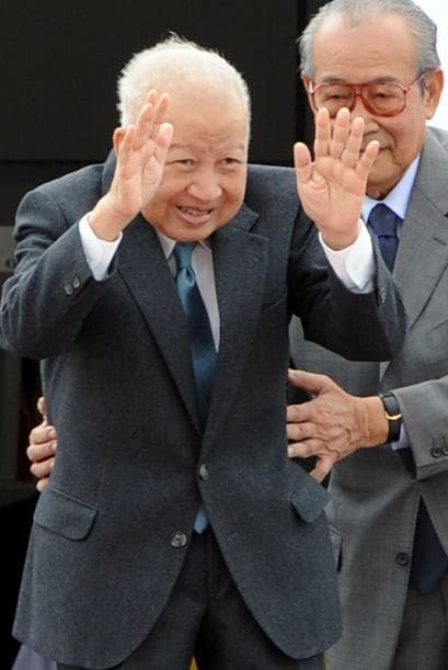 15 de octubre. Norodom Sihanouk, 89 años de edad. Ex rey de Camboya que fue figura prominente de la política de su país durante medio siglo de guerras, genocidios y agitación.