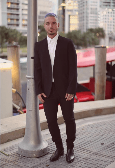 El cabello morado también ha sido parte de sus tendencias de moda.