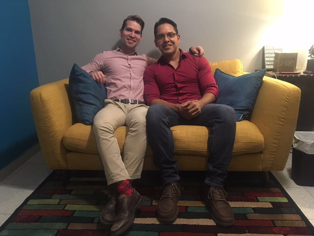 Álvaro Gómez y Guillermo Tejada llevan ocho años juntos y comparten un videoblog llamado “Estos dos manes”, donde expresan sus preocupaciones por la situación de la población LGBT en Panamá.