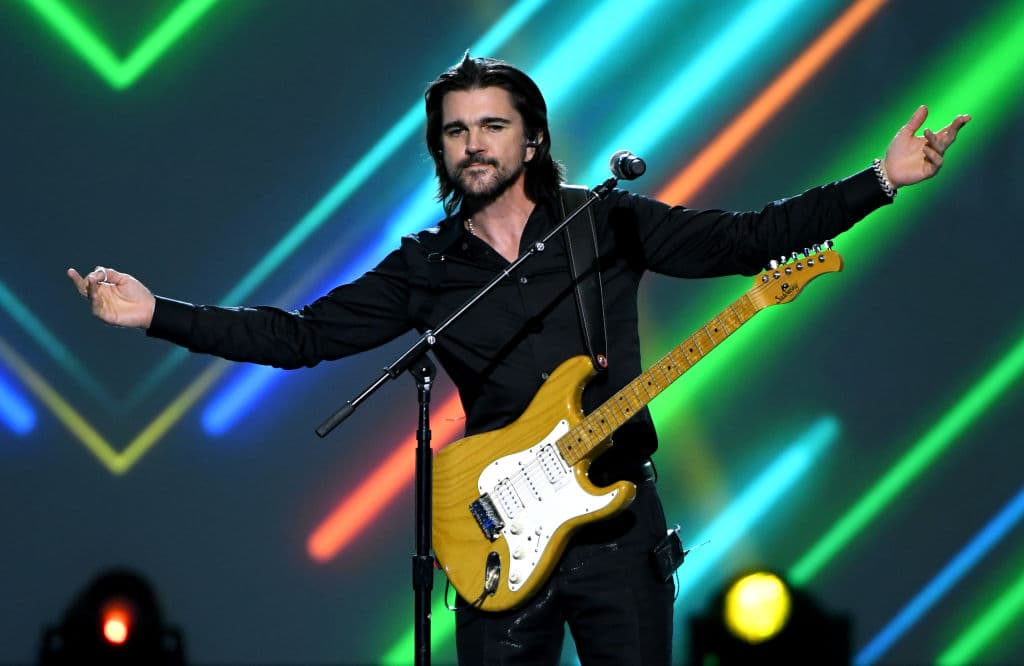 Al final, el propio 
<b>Juanes</b>, acompañado por su guitarra, ofreció un espectáculo muy a su estilo y fiel a su espíritu rockero.