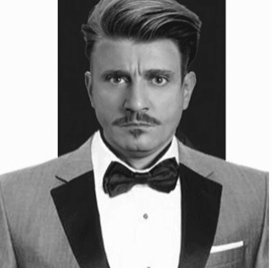 Antes de ser actor, Dario se enlistó en la marina pero no fue aceptado por su estatura.