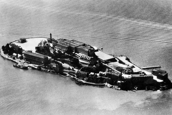 La isla de Alcatraz cumple 50 años desde que dejó ser una prisión militar y federal para convertirse en parque nacional y lugar histórico.