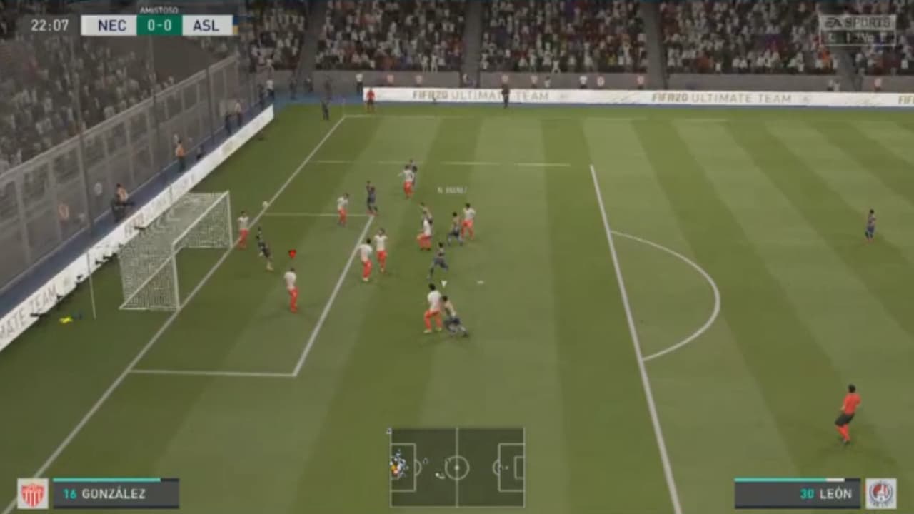 En el futbol virtual, Carlos Gutiérrez destrozó a Daniel Álvarez que terminó jugando con diez hombres.