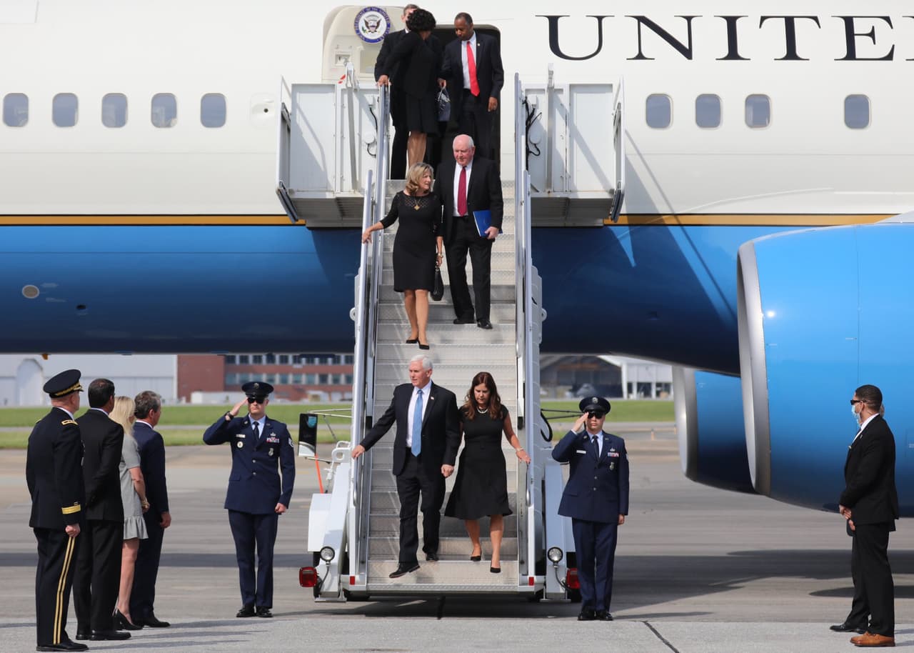 Vicepresidente Pence regresó a Atlanta para el funeral de Ravi Zacharias