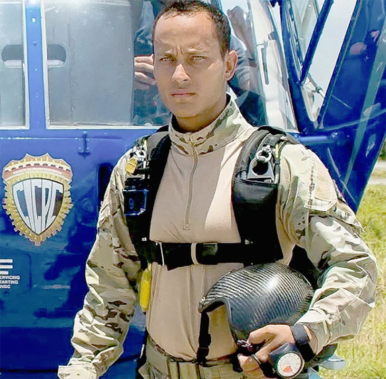 Oscar Pérez nació en 1981 y prestó servicio en el cuerpo de policía científica venezolano durante 16 años. Formaba parte de la brigada de acciones especiales, integrada por agentes altamente entrenados, y fue jefe de la división aérea de la policía.