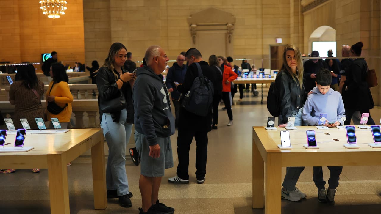 “Compraré, aunque estén caros”: consumidores en Atlanta hablan del impacto de los aranceles