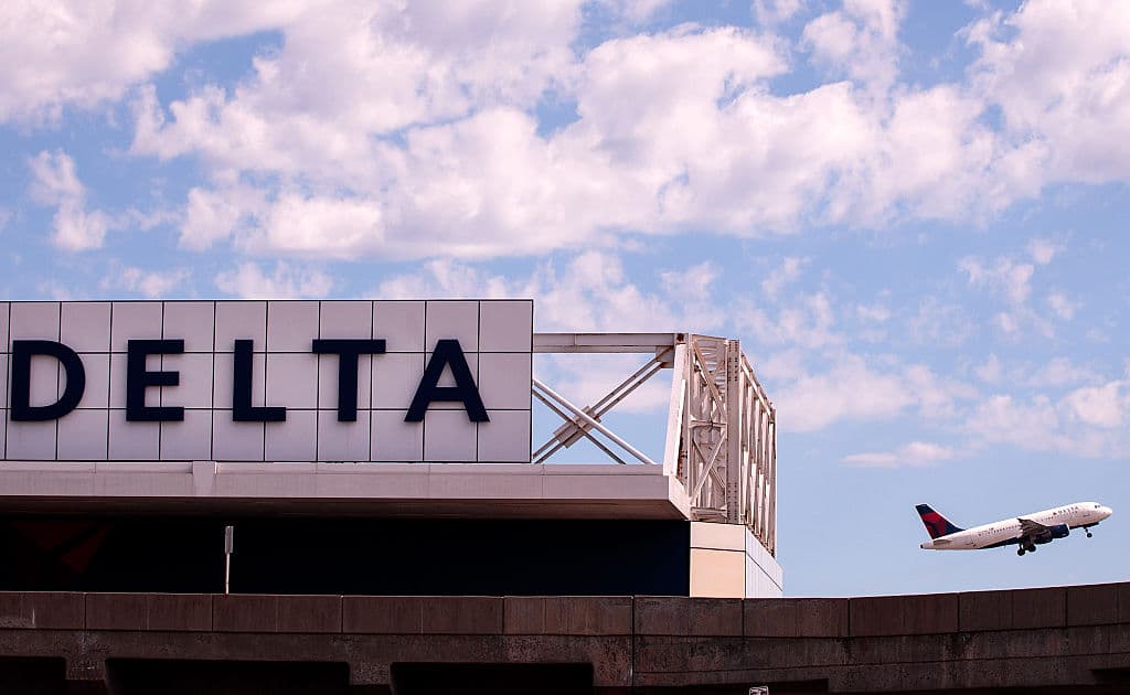 Delta rompe su alianza con la NRA, políticos en Georgia amenazan a la aerolínea y otros estados le abren las puertas