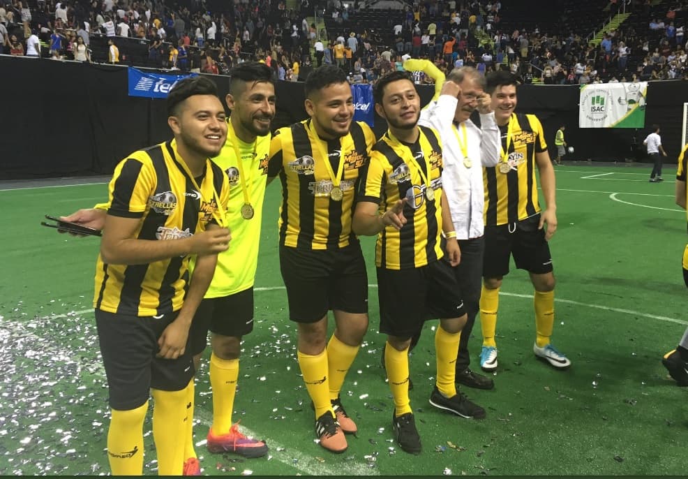 También el equipo de Las Bandas, encabezado por los músicos de La Arrolladora, El Bebeto, Chayín Rubio, Pancho Uresti y Saúl Alarcón, se llevó el cariño del público. Hasta don René Camacho le hizo de director técnico. Creían que era el 'Tuca' Ferreti.