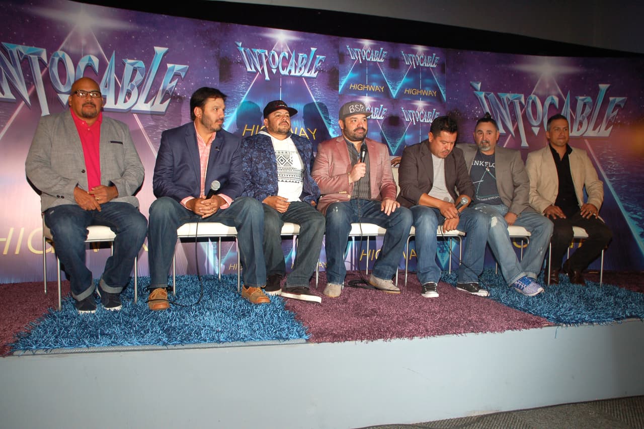 La agrupación ha pisado grandes escenarios de reconocimiento internacional, entre ellos, el Auditorio Nacional en la Ciudad de México, el Estadio Reliant Astrodomo en Houston y la Arena Monterrey (fueron los primeros artistas del género regional mexicano en cantar en ese recinto).