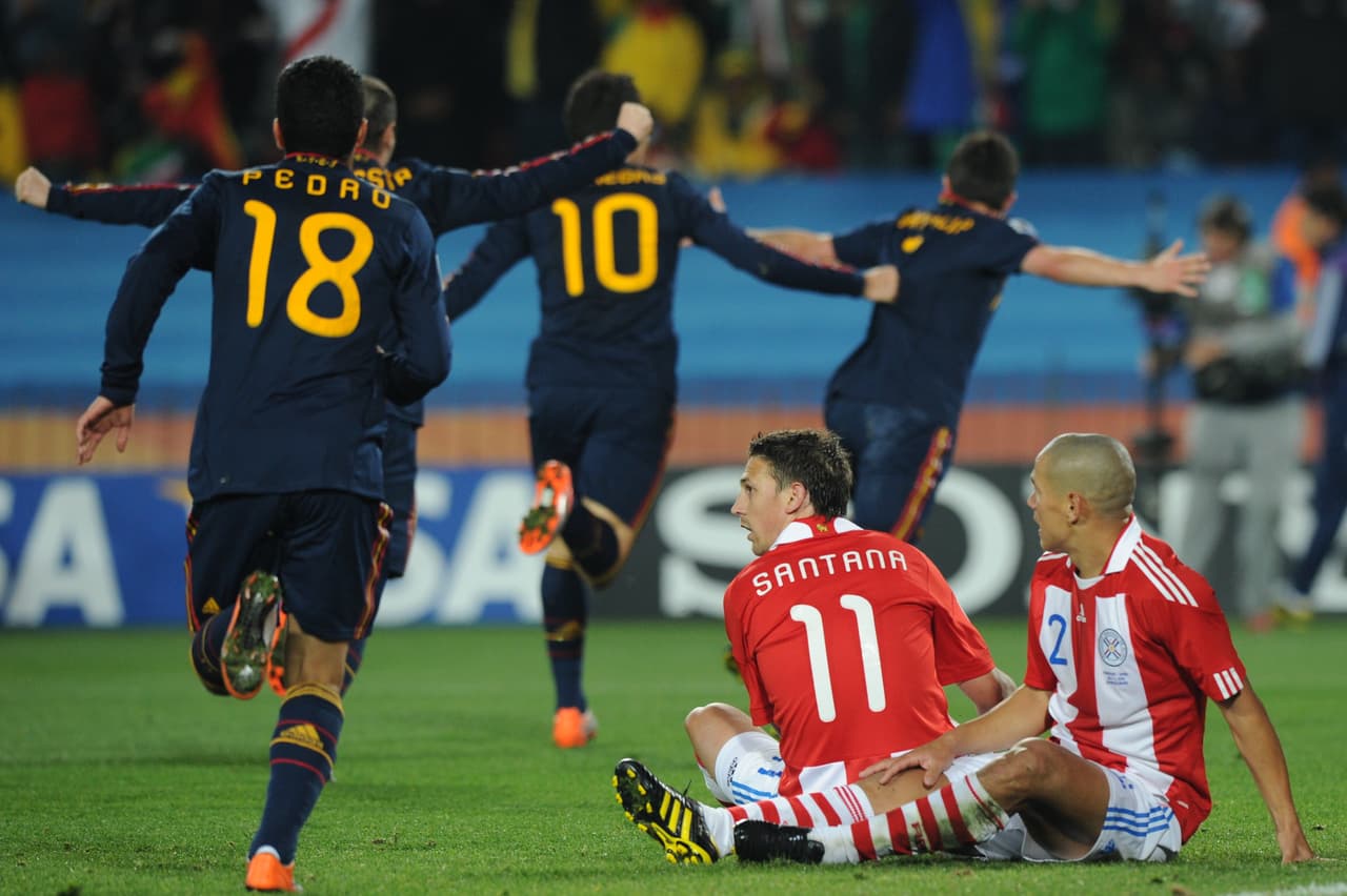 Paraguay ha participado en ocho de las veinte ediciones de la Copa Mundial de Fútbol, en los Mundiales de Uruguay 1930, Brasil 1950, Suecia 1958, México 1986, Francia 1998, Corea/Japón 2002, Alemania 2006 y Sudáfrica 2010. Hasta el momento, la mejor instancia a la que ha podido acceder es a los cuartos de final en 2010 cayendo ante, a la postre campeona, España.