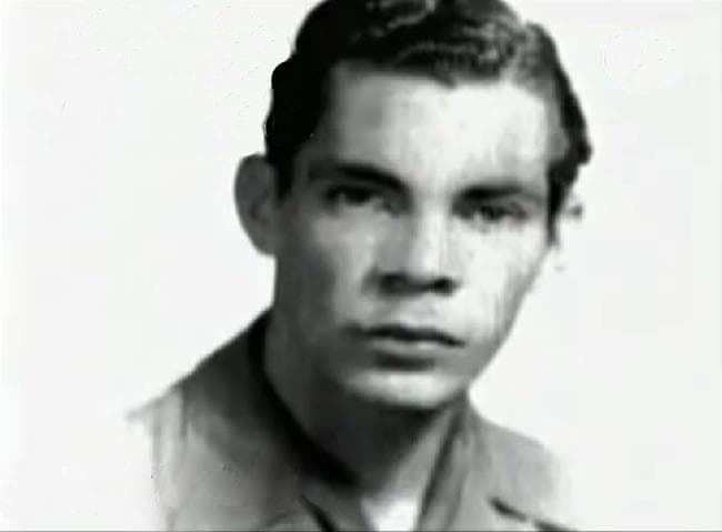 El mayor de la dinastía nació el 2 de septiembre de 1923 bajo el nombre 
<b>Ramón Antonio Esteban Gómez de Valdés y Castillo.</b>
<br>