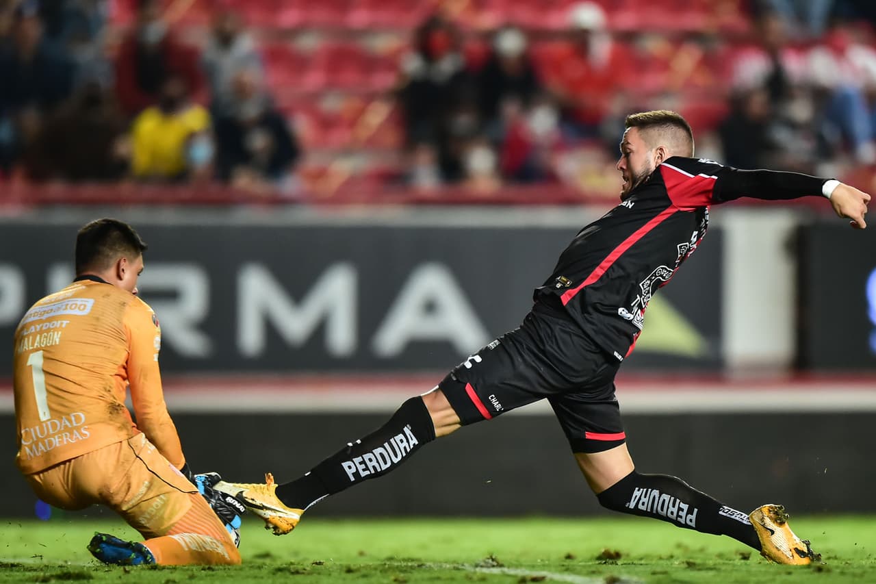 El marcador volvería a moverse hasta el minuto 81, cuando Franco Troyansky le robaba el balón al arquero y Diego Barbosa remataba el rebote para el 0-4.