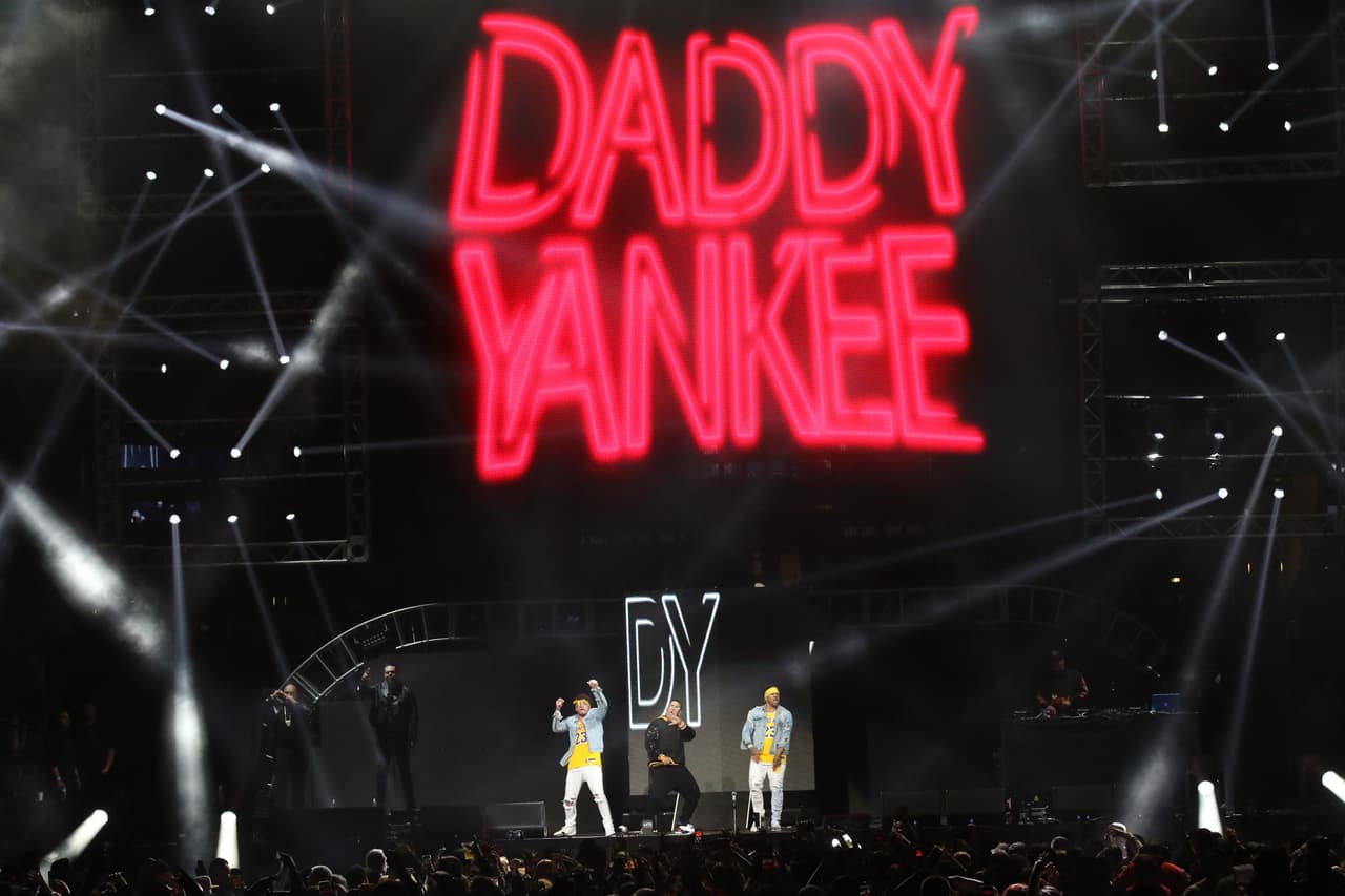 Daddy Yankee está nominado en
<b><a href="https://www.univision.com/especiales/premio-lo-nuestro/lista-completa-de-nominados-de-premio-lo-nuestro-2019"> 5 categorías de Premio Lo Nuestro 2019</a></b>: Urbano-Canción del Año, Urbano-Colaboración del Año, Urbano-Artista Masculino del Año y compite con dos temas en Remix del Año.