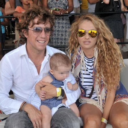 La pareja llegó a la corte de Miami para pelear la guardia y custodia del pequeño, él pidió pensión pues el empresario aseguró en el tribunal que dejó sus negocios para estar con ella todo el tiempo que duró su matrimonio. Al final, llegaron al acuerdo que él recibiría por parte de ella la cantidad de 243 mil dólares durante tres años.