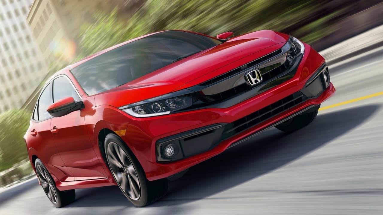 <h3 class="cms-h3-H3"><b>6. Honda Civic</b></h3>
<br>
<b>Precio inicial: $19,450</b>
<br>
<b>Diferencial porcentual de precio sobre modelo de un año de uso: 12.3%</b>
<br>
<b>Diferencial de precio en dólares sobre modelo de un año de uso: $2,505</b>
<br>El compacto de Honda ha sido uno de los modelos favoritos del público desde 1973 cuando irrumpió en el escenario automotriz de Estados Unidos con sus motores limpios y eficientes. Desde ese entonces el pequeño compacto japonés no ha hecho sino construir una excelente reputación y un gran atractivo, especialmente entre el público más joven.