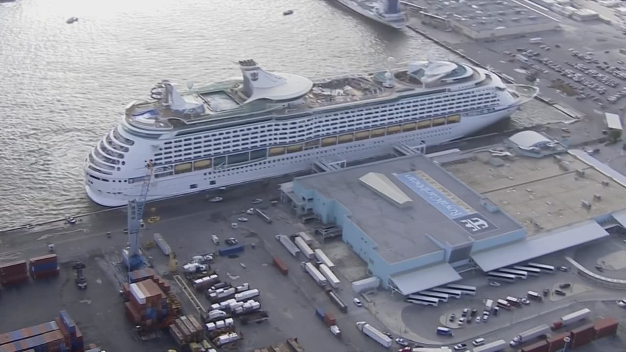Más de 3,000 evacuados por el huracán María llegan a Fort Lauderdale en un crucero