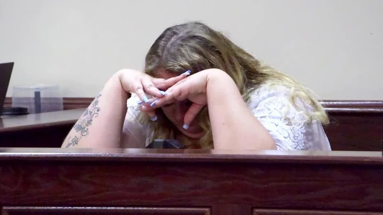 Testigo rompe en llanto durante el juicio por el asesinato de la soldado hispana Katia Dueñas