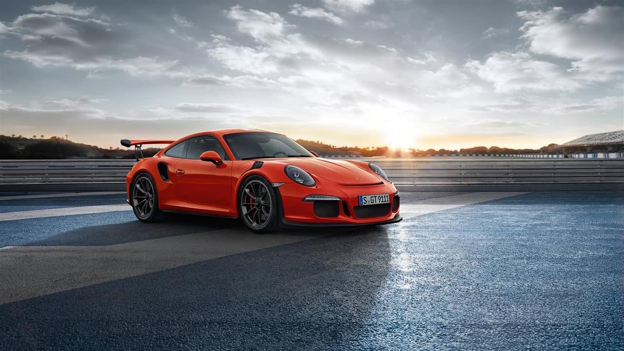 <b>Puesto 10 - Porsche 911 Carrera GT3 RS</b>: Con una prima anual promedio de 3,212 dólares el representante máximo de la línea 911 del fabricante alemán cuenta con 500 caballos de fuerza y es capaz de acelerar de 0 a 60 mph en sólo 3.3 segundos. Nos sorprende que no haya logrado un lugar más alto en la lista.