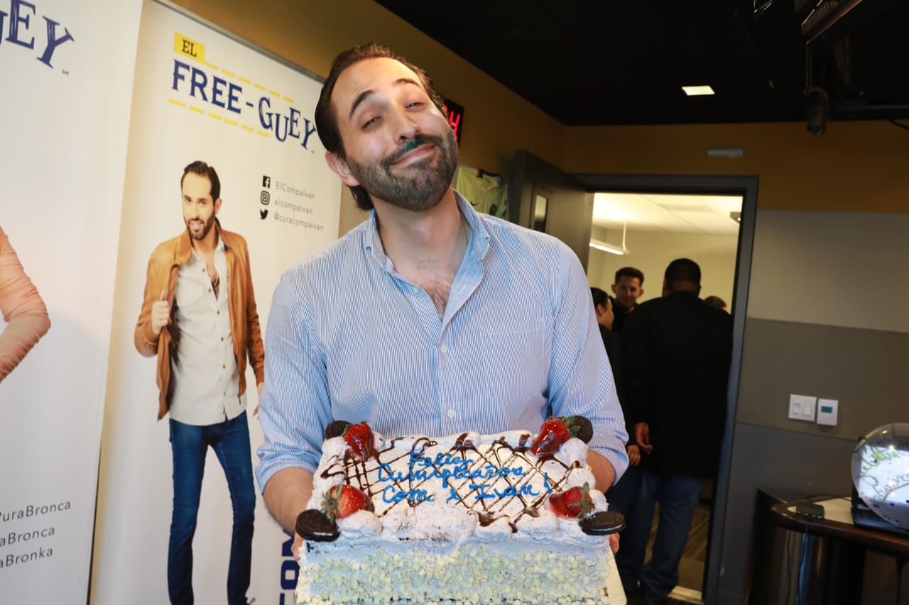 Este 6 de mayo, El Compa Ivan celebró su cumpleaños #32 y el equipo de El Free-guey no dejó pasar la ocasión.