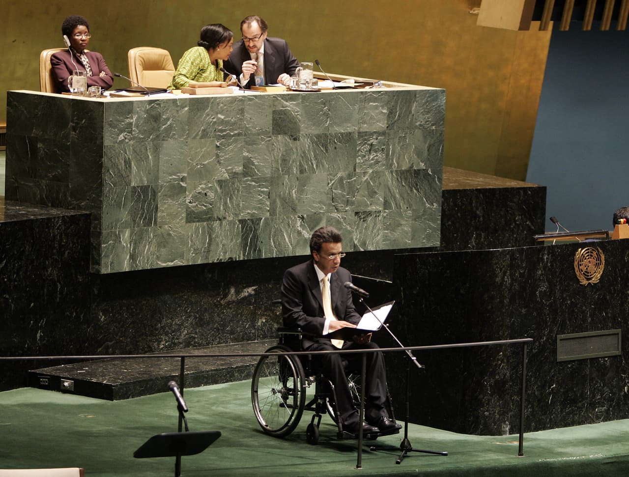 En 2013, Moreno abandonó el gobierno y se convirtió en enviado especial sobre Discapacidad y Accesibilidad del secretario general de la Organización de las Naciones Unidas, Ban Ki-moon. Desde esa tribuna, censuró a los Estados que consideraban como prioridad la atención a las personas con discapacidad. “Las personas con discapacidad deben ser militantes activos en la gran tarea de romper definitivamente las barreras de la exclusión y la inequidad”, dijo en un discurso ofrecido ante la asamblea general de la ONU en 2015.